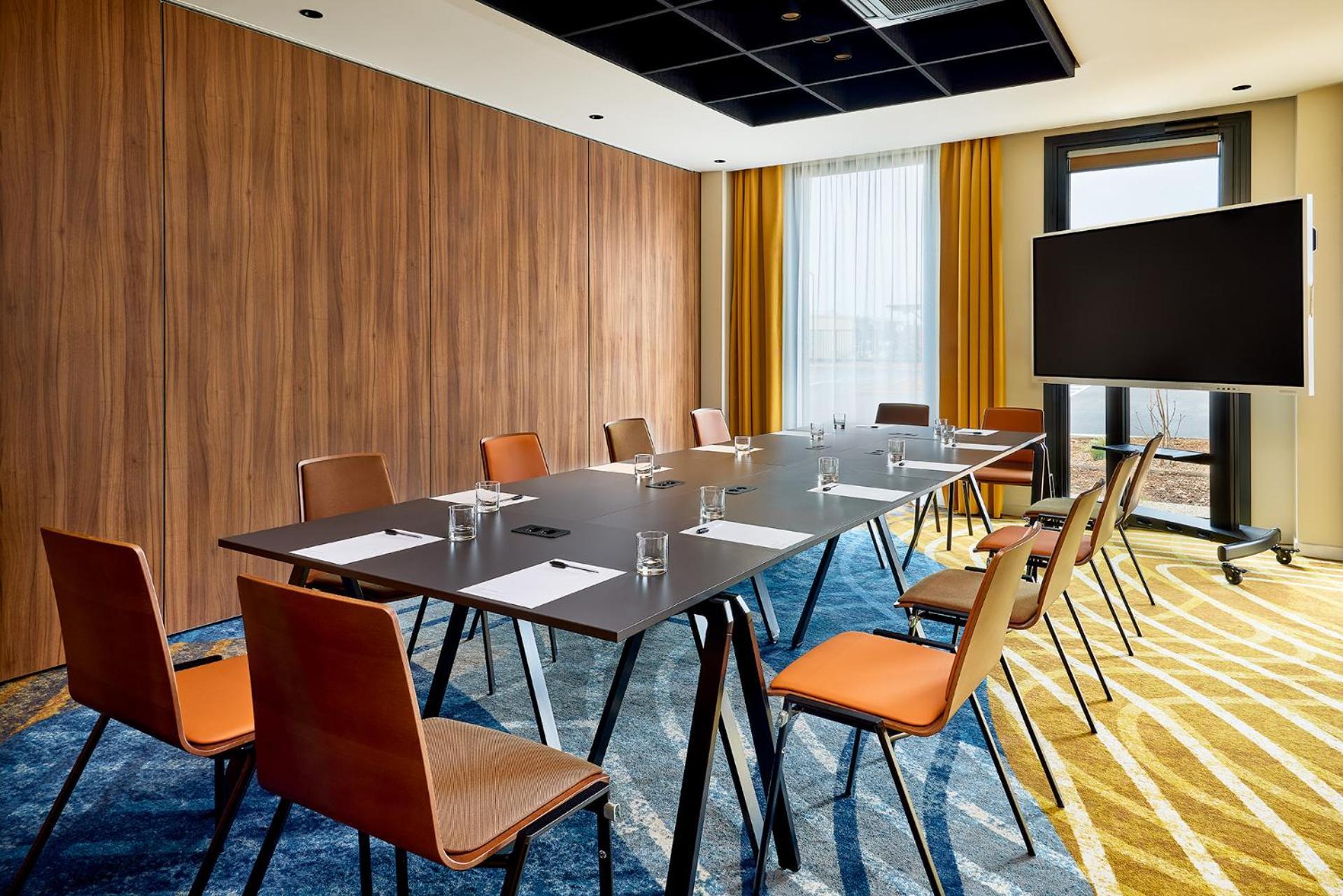 Courtyard By Marriott Lyon Eurexpo Stadium Жена Экстерьер фото