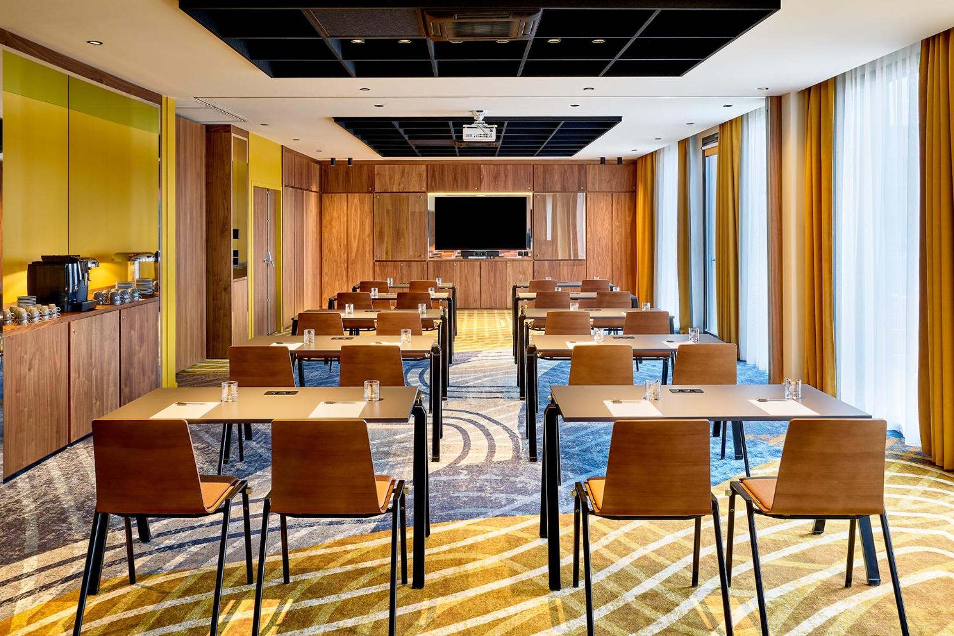 Courtyard By Marriott Lyon Eurexpo Stadium Жена Экстерьер фото