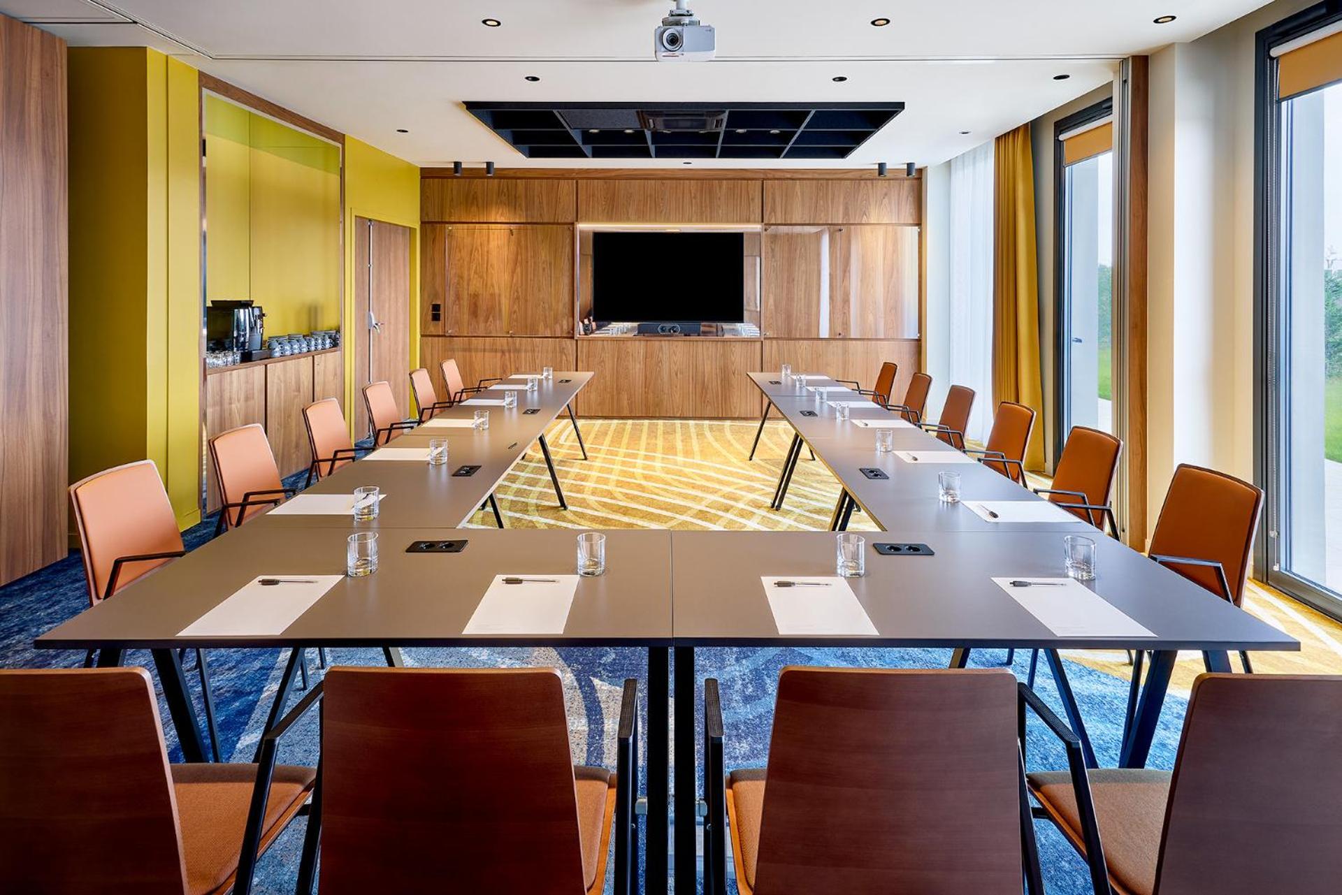 Courtyard By Marriott Lyon Eurexpo Stadium Жена Экстерьер фото