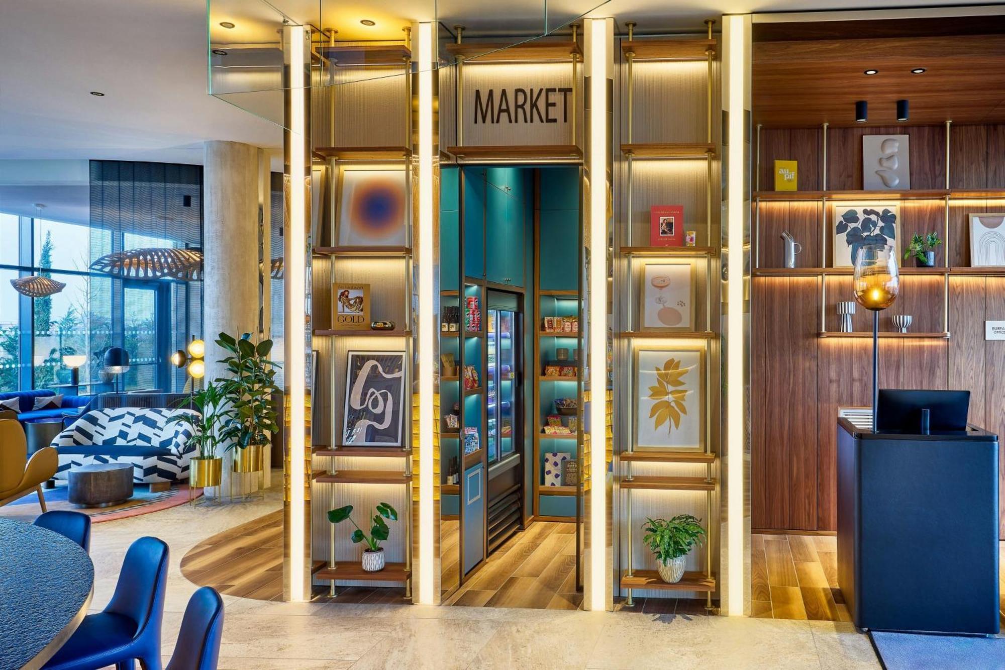 Courtyard By Marriott Lyon Eurexpo Stadium Жена Экстерьер фото