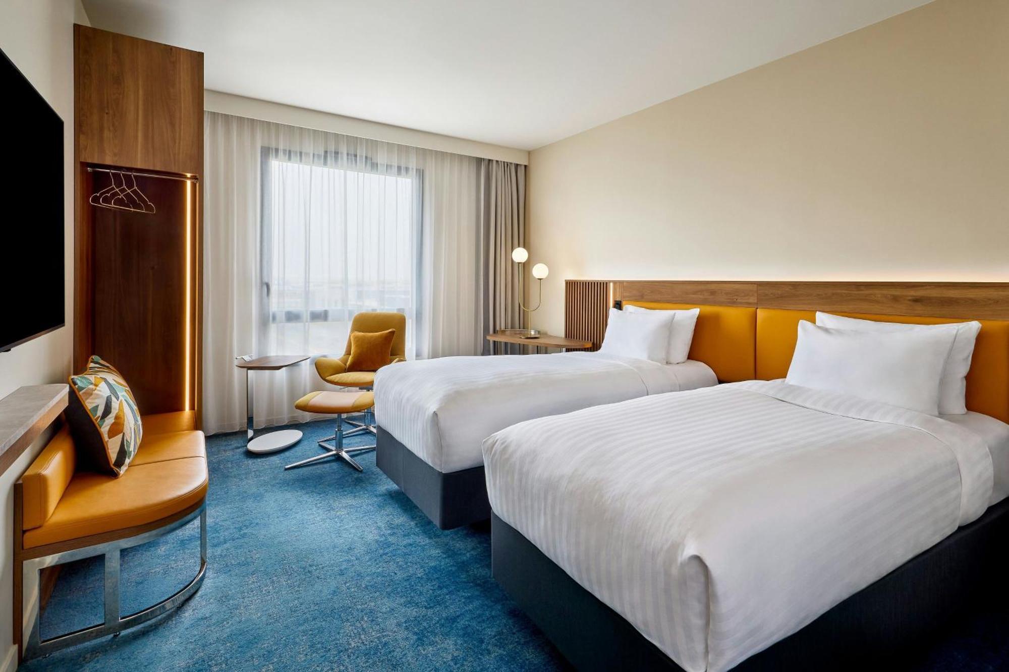 Courtyard By Marriott Lyon Eurexpo Stadium Жена Экстерьер фото