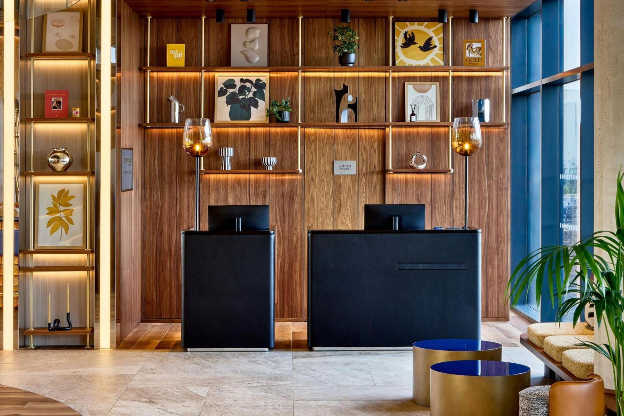 Courtyard By Marriott Lyon Eurexpo Stadium Жена Экстерьер фото