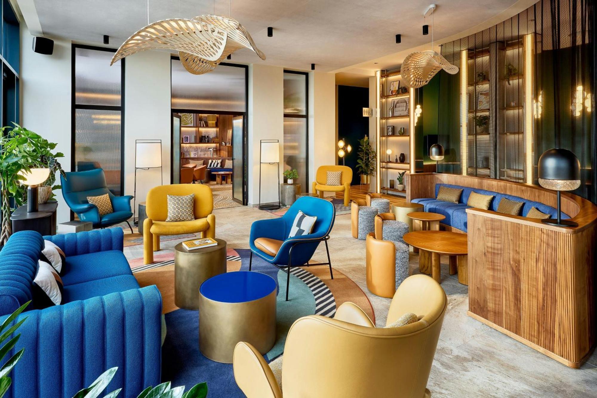 Courtyard By Marriott Lyon Eurexpo Stadium Жена Экстерьер фото