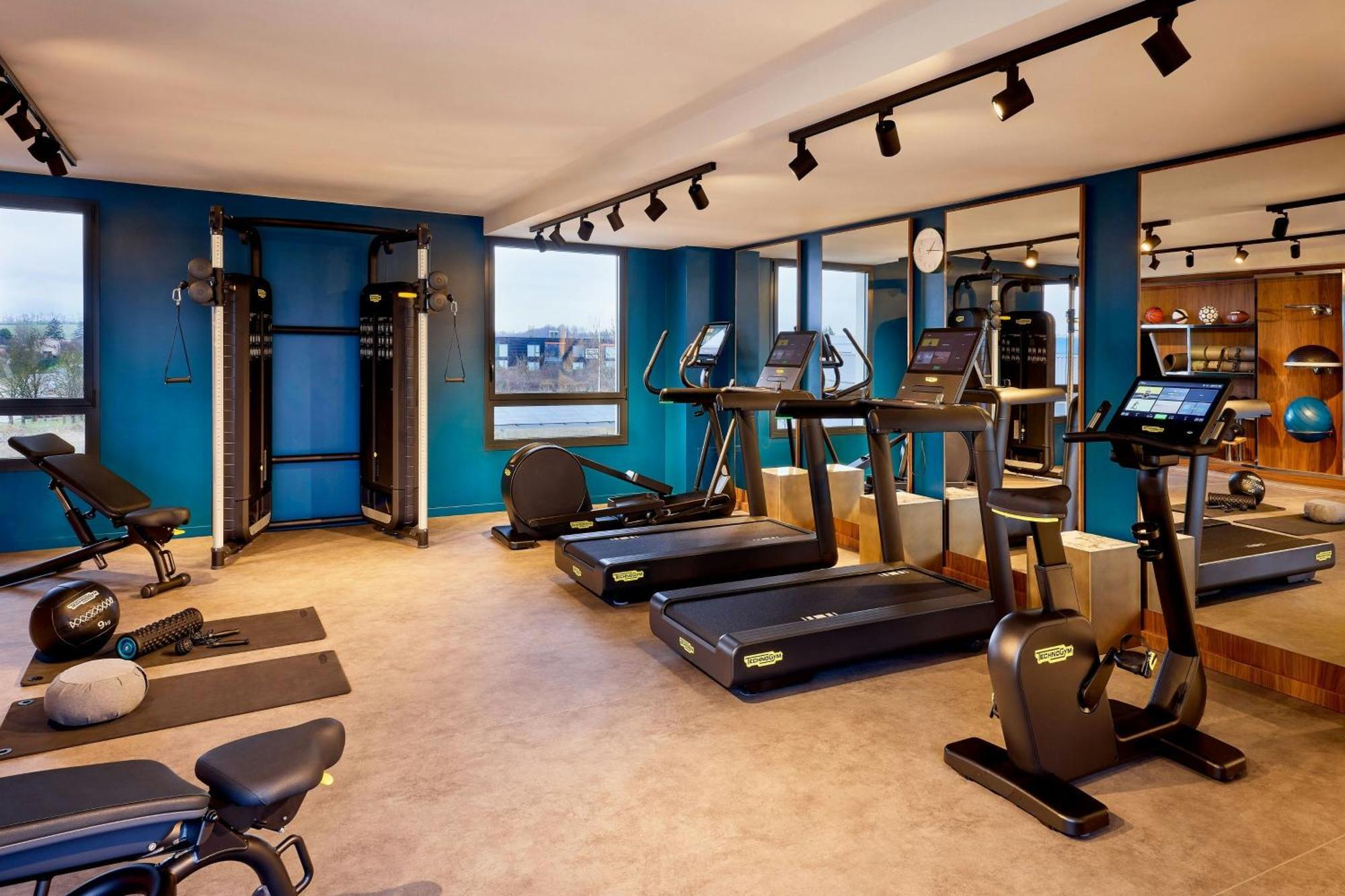 Courtyard By Marriott Lyon Eurexpo Stadium Жена Экстерьер фото